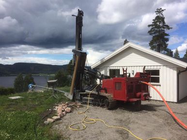 Boring av brønn ved hus