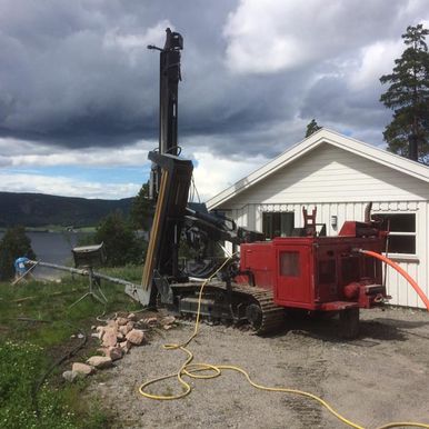 Boring av brønn ved hus