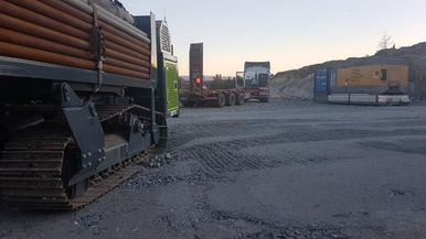 Arbeidsormåde med div maskineri og biler
